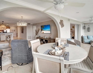 1125 W Peppertree Drive - Photo Thumbnail 5