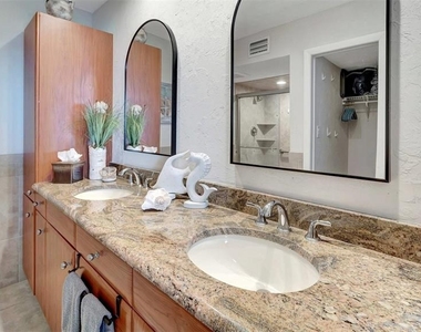 1125 W Peppertree Drive - Photo Thumbnail 19