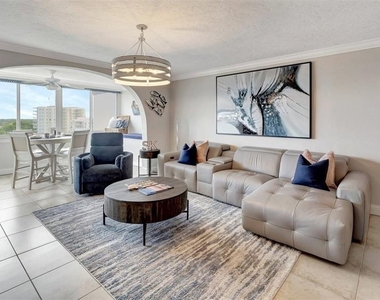 1125 W Peppertree Drive - Photo Thumbnail 3