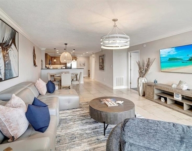 1125 W Peppertree Drive - Photo Thumbnail 4