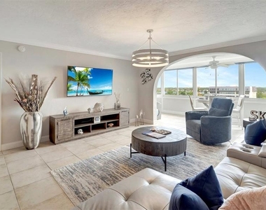 1125 W Peppertree Drive - Photo Thumbnail 2