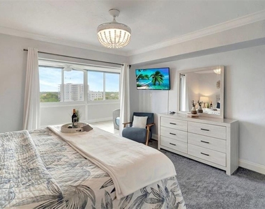 1125 W Peppertree Drive - Photo Thumbnail 17