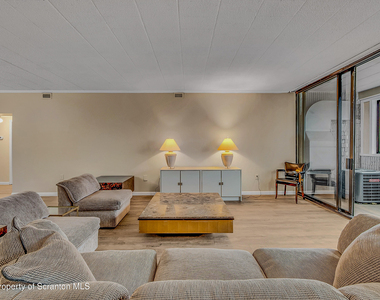 550 Clay Avenue - Photo Thumbnail 12