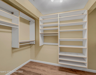 550 Clay Avenue - Photo Thumbnail 4