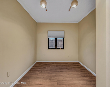 550 Clay Avenue - Photo Thumbnail 5