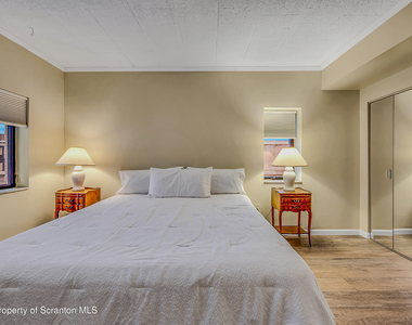 550 Clay Avenue - Photo Thumbnail 6