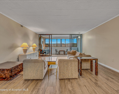 550 Clay Avenue - Photo Thumbnail 11