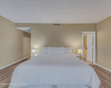 550 Clay Avenue - Photo Thumbnail 2