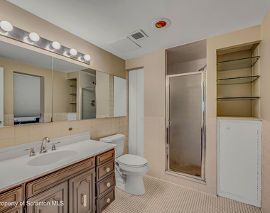 550 Clay Avenue - Photo Thumbnail 3