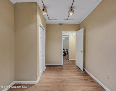 550 Clay Avenue - Photo Thumbnail 16