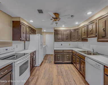 550 Clay Avenue - Photo Thumbnail 14