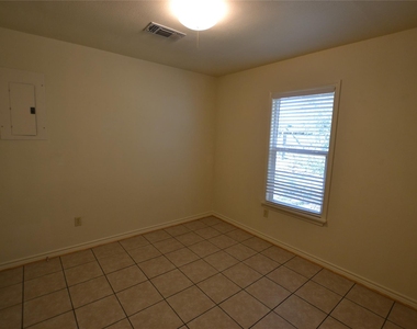 253 Old Groveton Road S - Photo Thumbnail 6