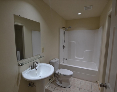 253 Old Groveton Road S - Photo Thumbnail 4