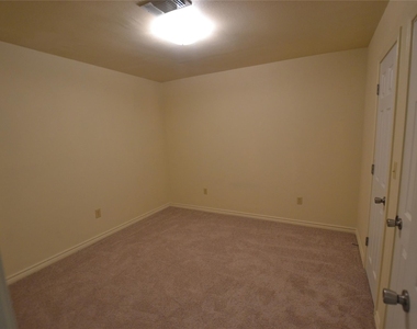 253 Old Groveton Road S - Photo Thumbnail 3