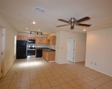 253 Old Groveton Road S - Photo Thumbnail 1