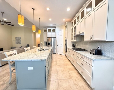 1240 W Diamond Shore Loop - Photo Thumbnail 7