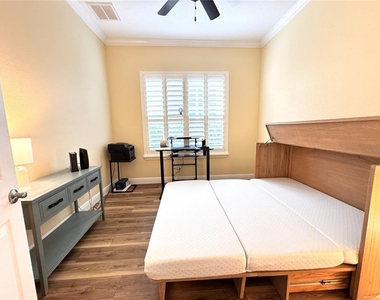 1240 W Diamond Shore Loop - Photo Thumbnail 15