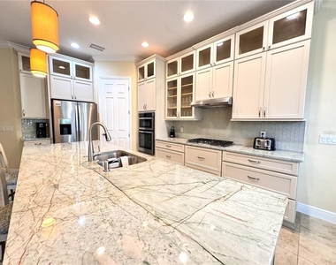 1240 W Diamond Shore Loop - Photo Thumbnail 8
