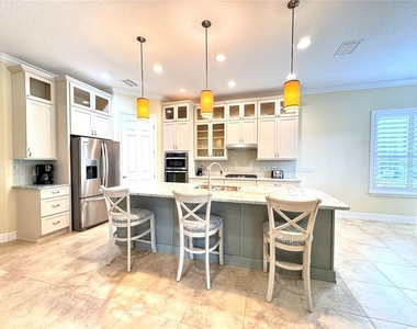 1240 W Diamond Shore Loop - Photo Thumbnail 3