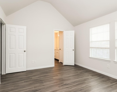 2447 Gibbs Bend Court - Photo Thumbnail 10