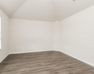 2447 Gibbs Bend Court - Photo Thumbnail 9