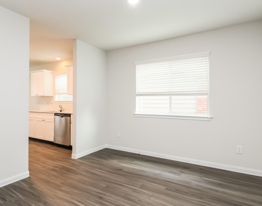 2447 Gibbs Bend Court - Photo Thumbnail 6