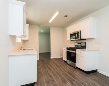 2447 Gibbs Bend Court - Photo Thumbnail 8