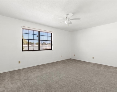 2250 S Palmetto Avenue - Photo Thumbnail 11