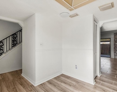 2250 S Palmetto Avenue - Photo Thumbnail 3