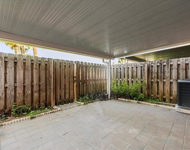 2250 S Palmetto Avenue - Photo Thumbnail 19