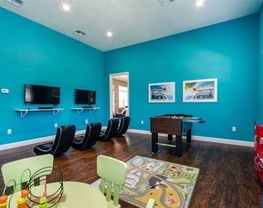 9004 Shine Drive - Photo Thumbnail 12