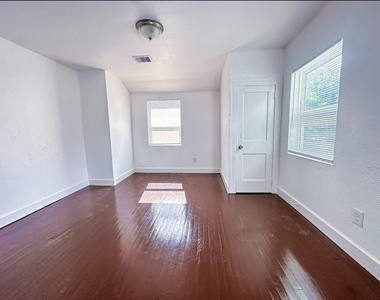 2555 Pierce Street - Photo Thumbnail 7