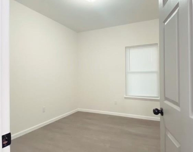 9719 Pelsey Street - Photo Thumbnail 2