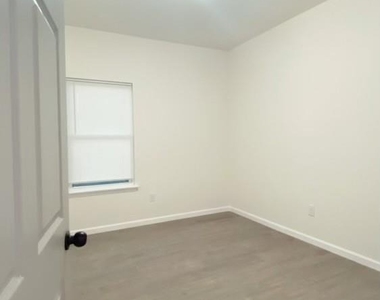 9719 Pelsey Street - Photo Thumbnail 6