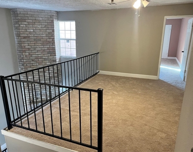 12239 W Village Drive - Photo Thumbnail 7