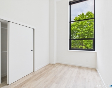 165 Richards Street - Photo Thumbnail 4