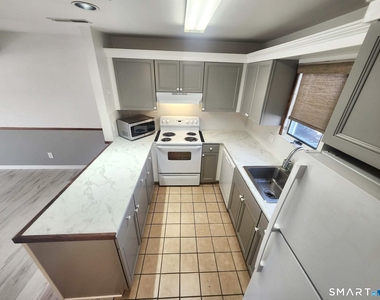 25 Cottage Street - Photo Thumbnail 10