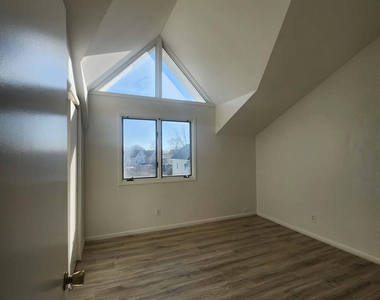 25 Cottage Street - Photo Thumbnail 5