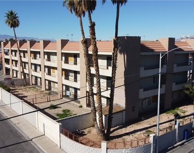 3125 N Pecos Road - Photo Thumbnail 18