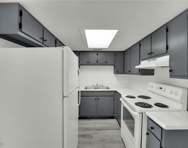 3125 N Pecos Road - Photo Thumbnail 3