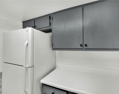 3125 N Pecos Road - Photo Thumbnail 6