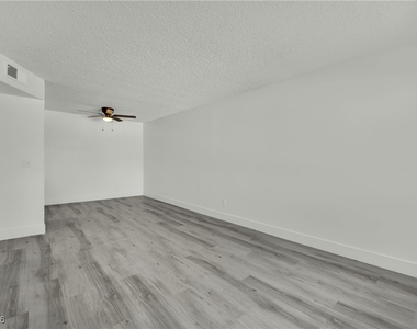 3125 N Pecos Road - Photo Thumbnail 7