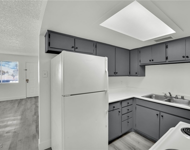 3125 N Pecos Road - Photo Thumbnail 5