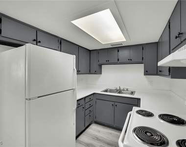 3125 N Pecos Road - Photo Thumbnail 1