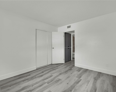3125 N Pecos Road - Photo Thumbnail 13