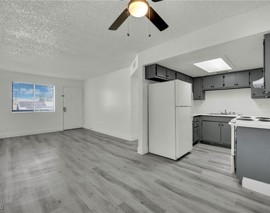 3125 N Pecos Road - Photo Thumbnail 4
