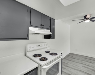 3125 N Pecos Road - Photo Thumbnail 2