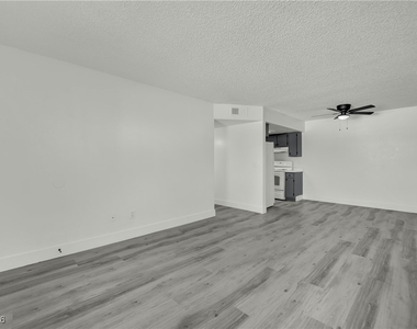 3125 N Pecos Road - Photo Thumbnail 8