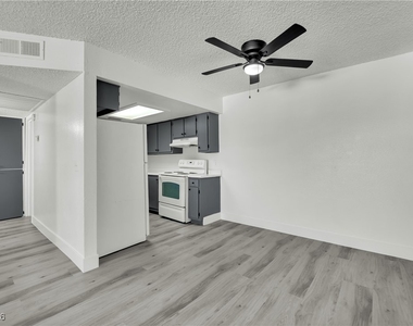3125 N Pecos Road - Photo Thumbnail 10