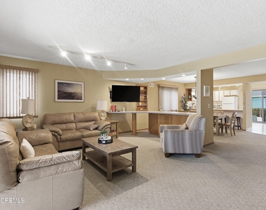 21 Brown Avenue - Photo Thumbnail 3